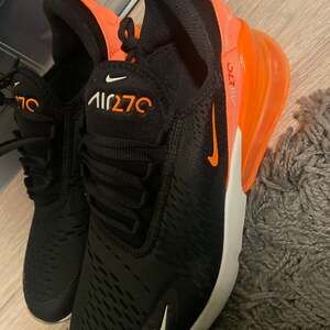 Nike Air 270 Black and Orange Sneakers size 7Y unisex